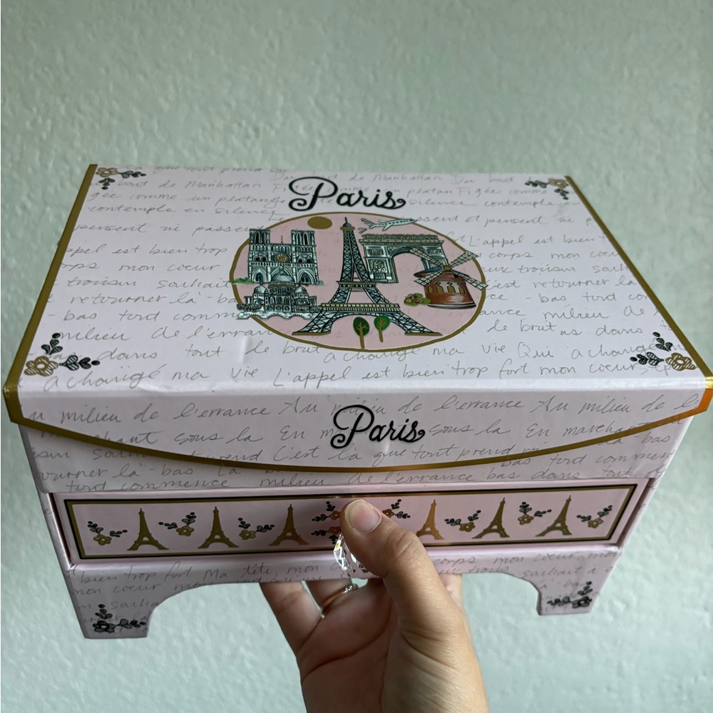Paris Box 🩷